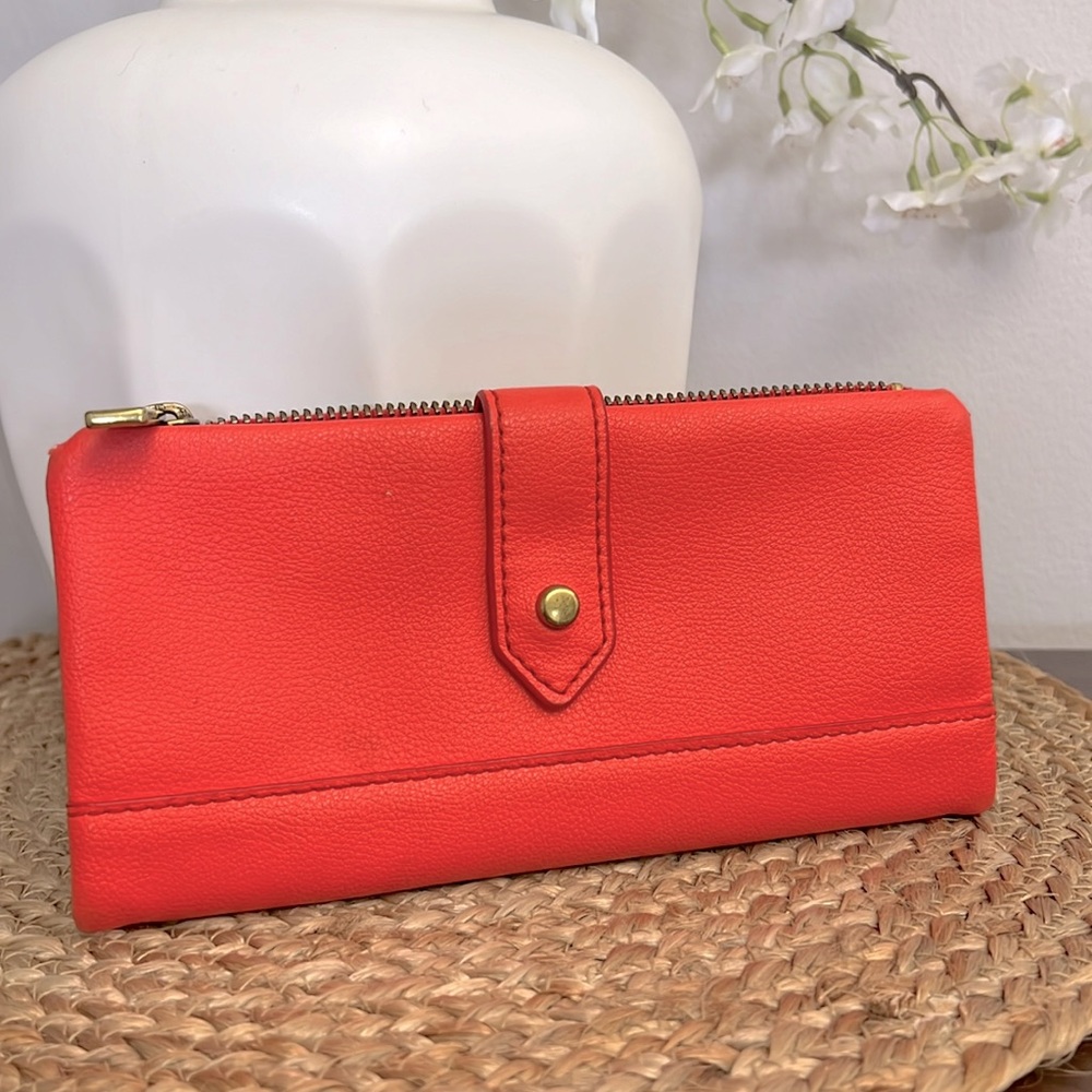 🔑 Fossil Lainie Clutch with Sleek Design